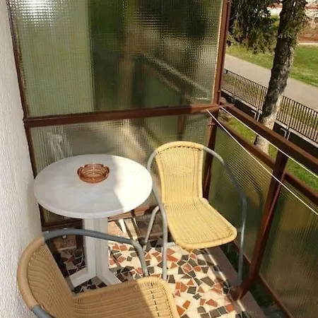Apartment Mecsek Ueduelo Ingyenes Klimaval 300 M-re A Fuerdotol *