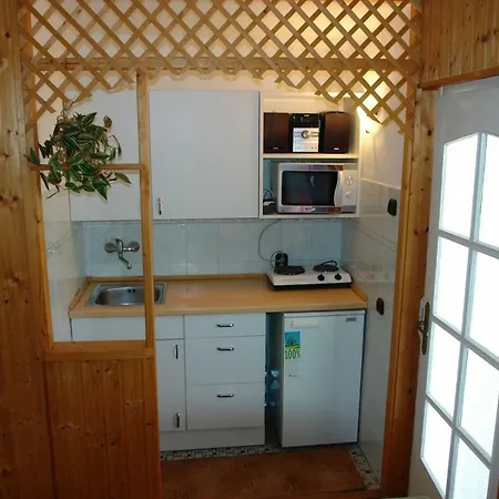 Mecsek üdülő Ingyenes Klímával 300 M-re A Fürdőtől